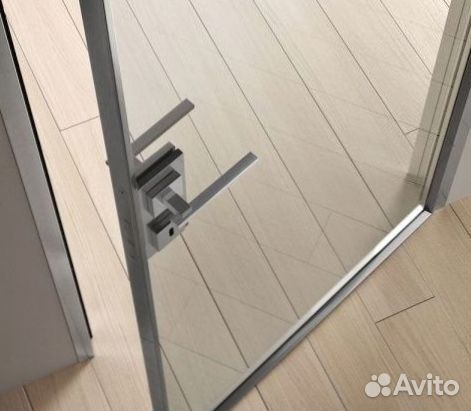 Стеклянная дверь для офиса