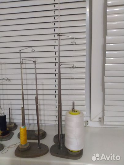 Стойка для бобин, ниток к швейной машинке