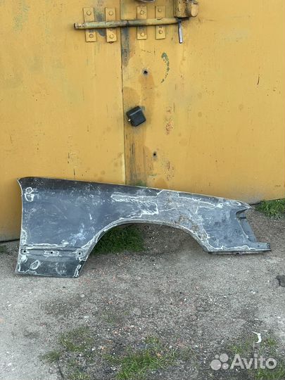 Правое крыло W124