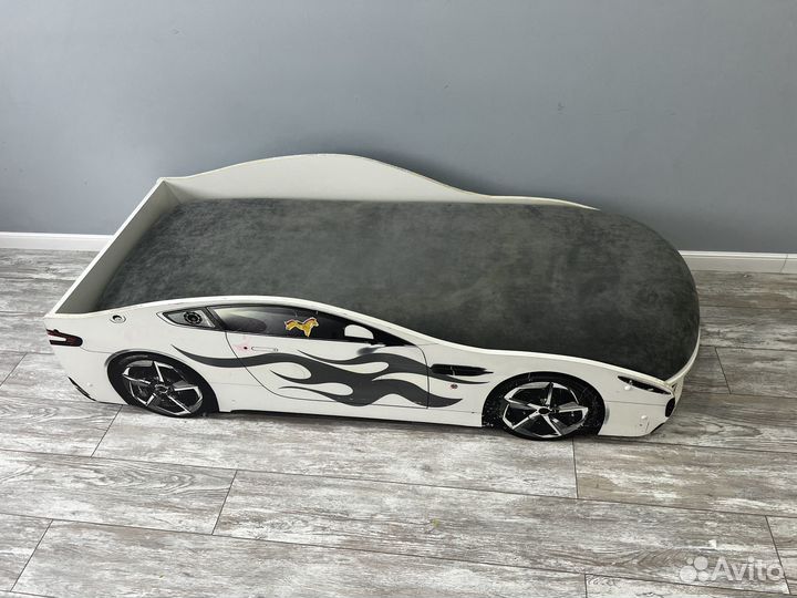 Детская кровать в виде машины