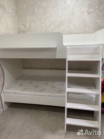 Двухъярусная кровать