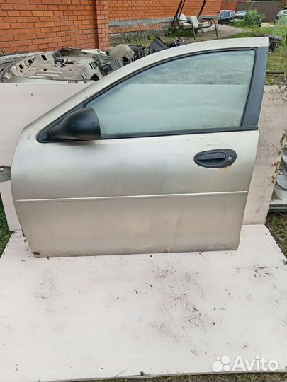 Дверь передний левый на додж стратус 2003г