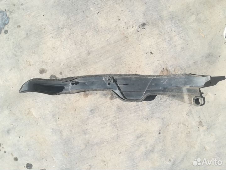 Пыльник крыла правого Toyota Corolla E150