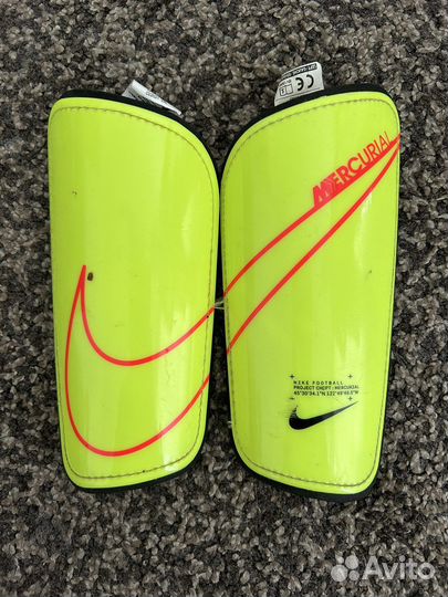 Футбольные щитки