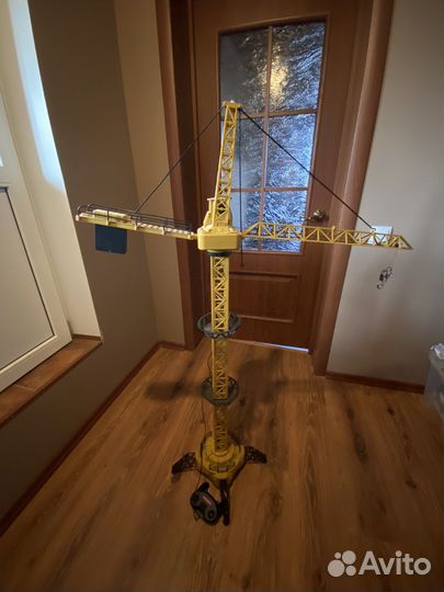 Подъемный кран игрушка