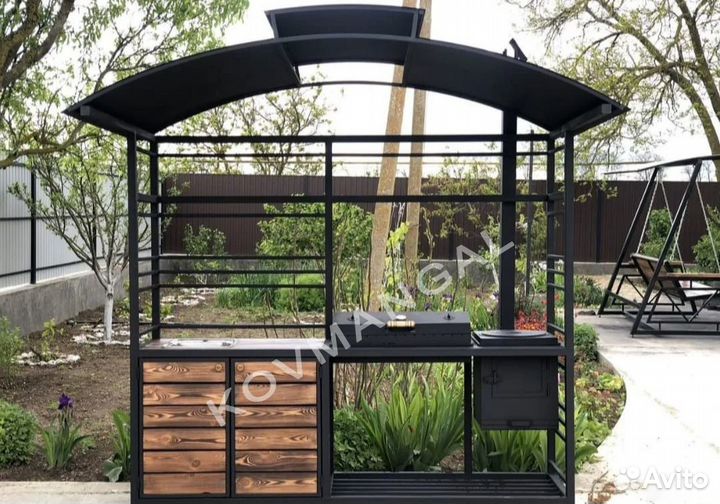 Мангал с крышей и печью