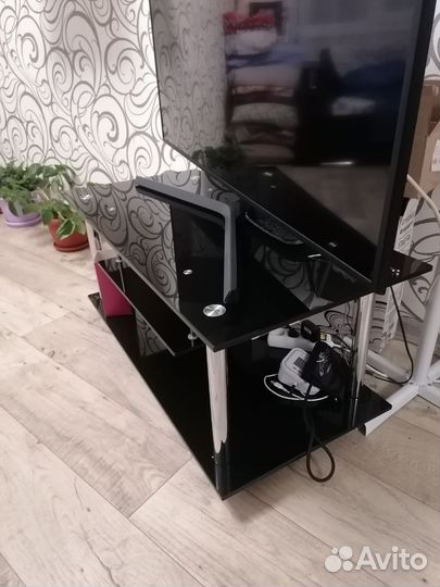 Стеклянная тумба