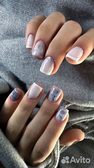 Модель на маникюр