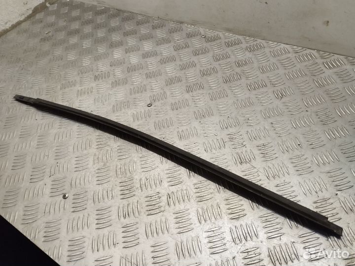 Молдинг стекла задний левый Ford Focus 1