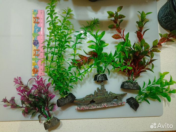 Декорация и искусственные растения для аквариума