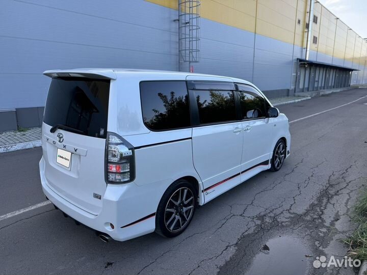 Toyota Voxy 2.0 CVT, 2011, 128 777 км