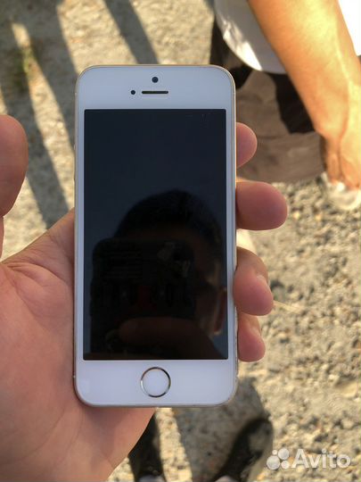 Телефон iPhone se