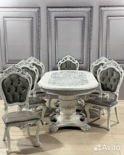 Стол и стулья