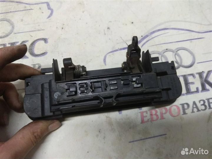 Ручка двери задней наружная правая Audi Allroad q