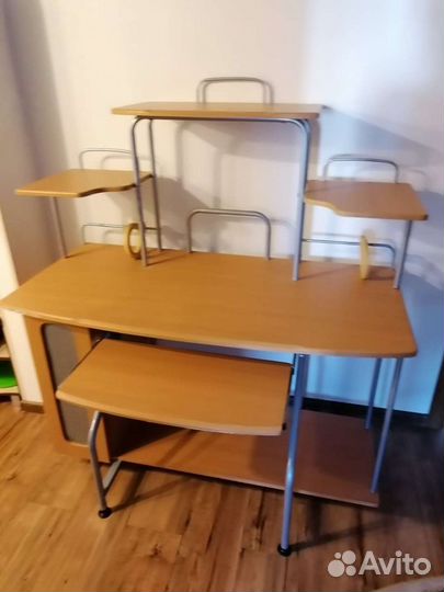 Стол компьютерный