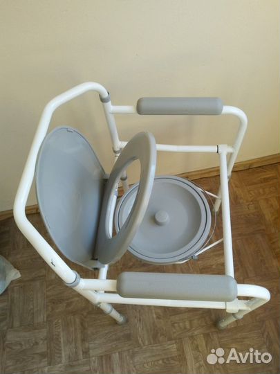 Санитарное складное кресло-туалет