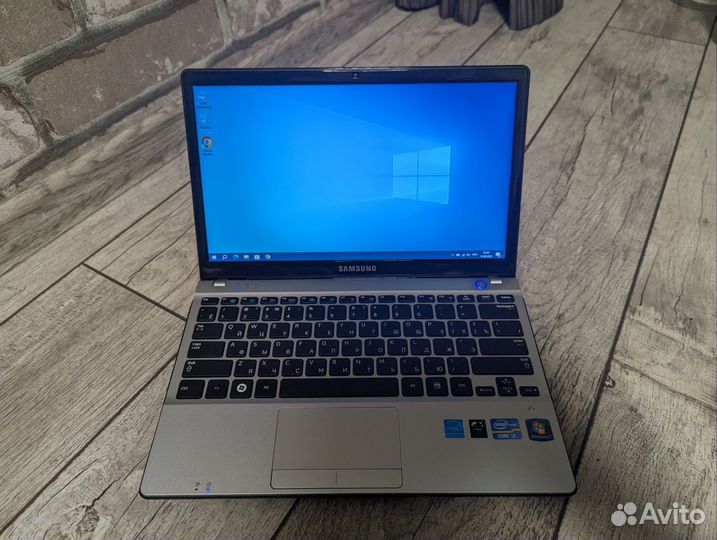 Ноутбук Samsung i3-2350/Intel HD 3000/500HDD/4RAM