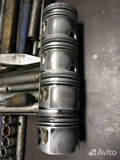 Поршни на Volkswagen T5 двс 1.9 тди AXC, AXB