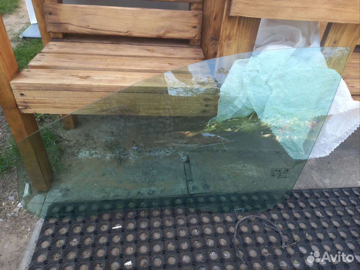 Стекло боковой двери левое переднее Форд Фокус 2