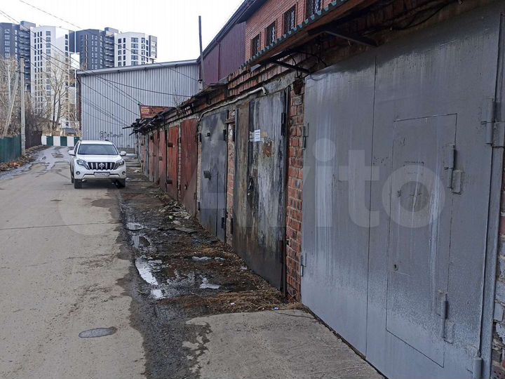 Гараж, > 30 м²
