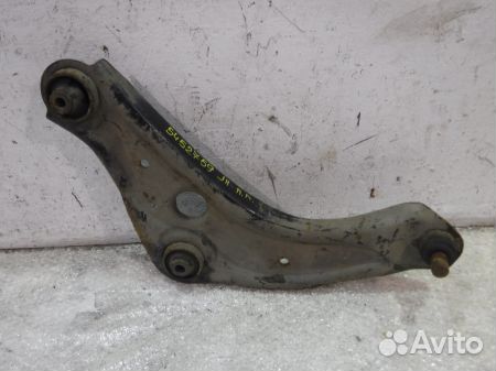 Рычаг передний правый