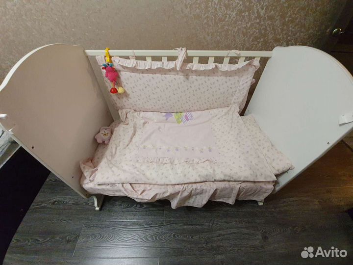 Детская кроватка + комплект
