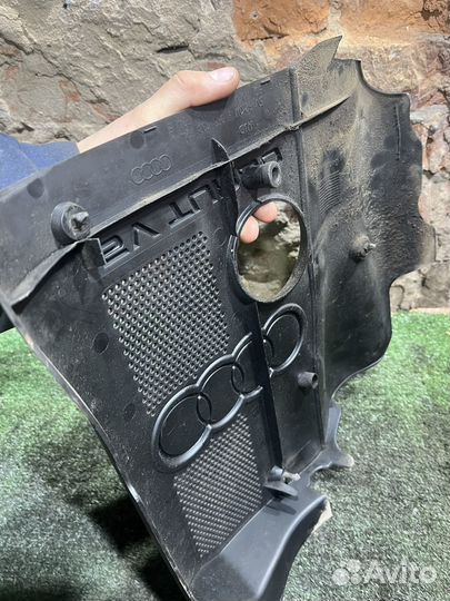 Декоративная крышка двс для Audi A4,A6