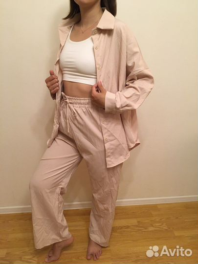 Новый Костюм женский, бежевый, размер L
