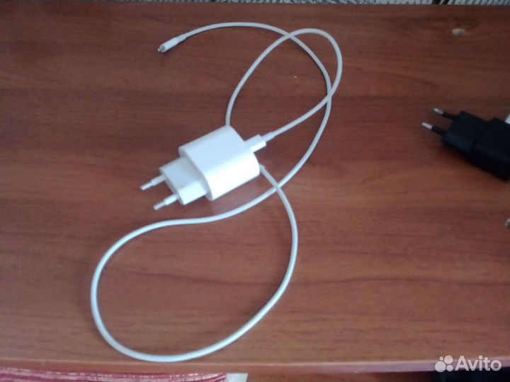Зарядное устройство для телефона iPhone