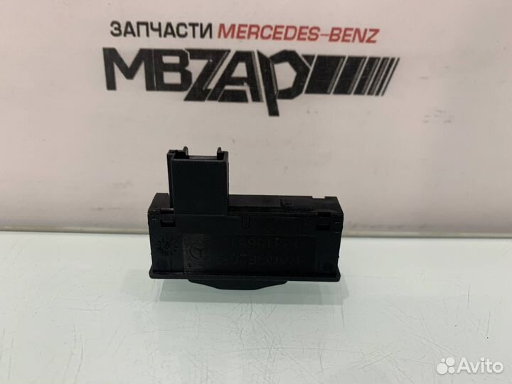 Кнопка блокировки багажника Mercedes W222 S 222