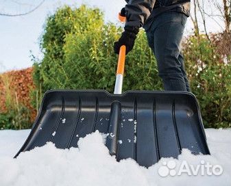 Уборка снега вручную