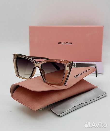 Солнцезащитные очки Miu Miu