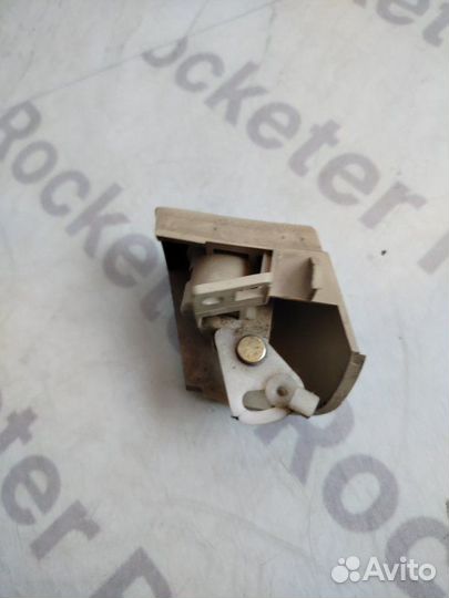 Личинка бардачка Nissan Fuga 2006