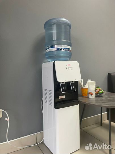 Кулер для воды напольный