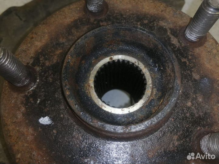 Кулак передний правый