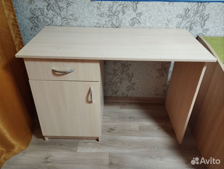 Письменный стол