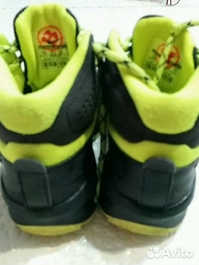 Кроссовки Nike 28