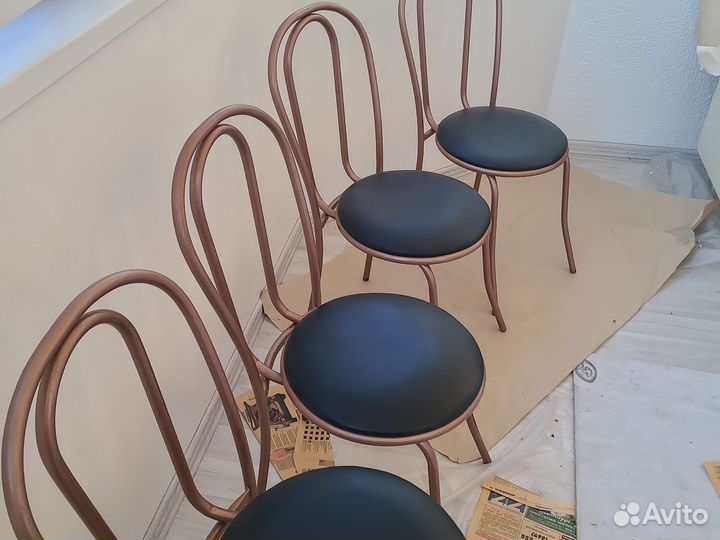 Комплект из четырёх стульев (металлические)