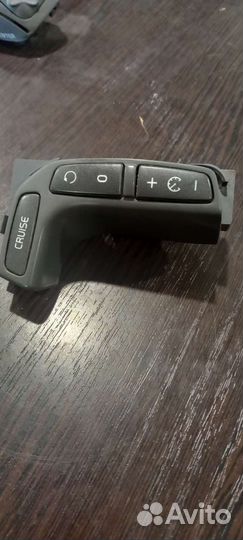 Кнопки круиз контроля на руль Volvo S80