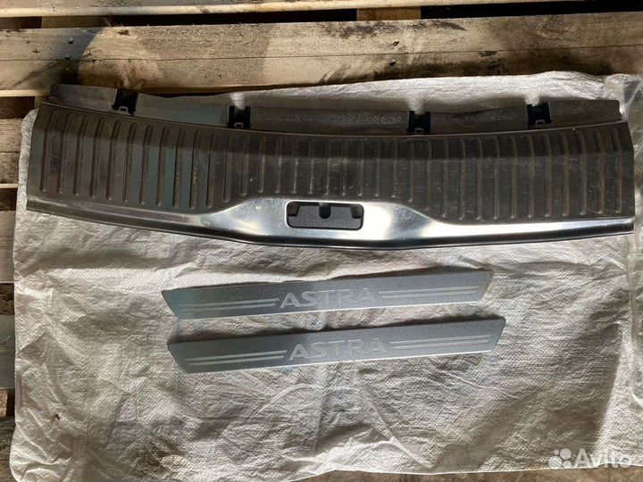 Декоративные накладки на пороги opel Astra H carav