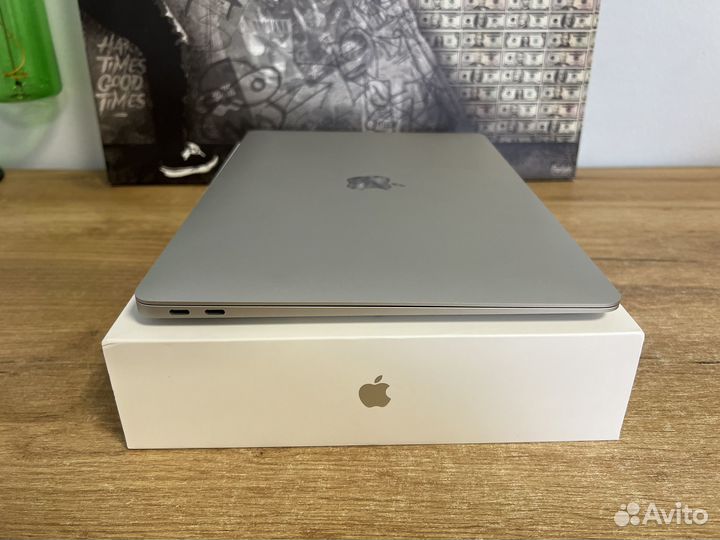 Macbook Air 13 2020 M1 (30 циклов) как новый