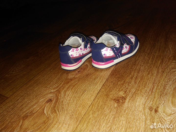 Кроссовки для девочки