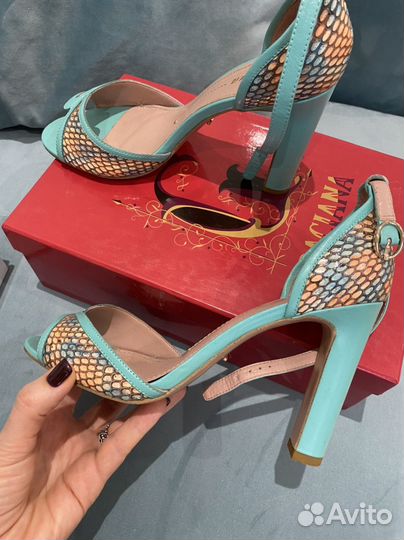 Босоножки женские