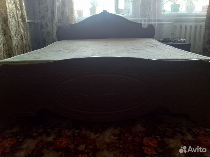 Кровать двухспальная с матрасом бу