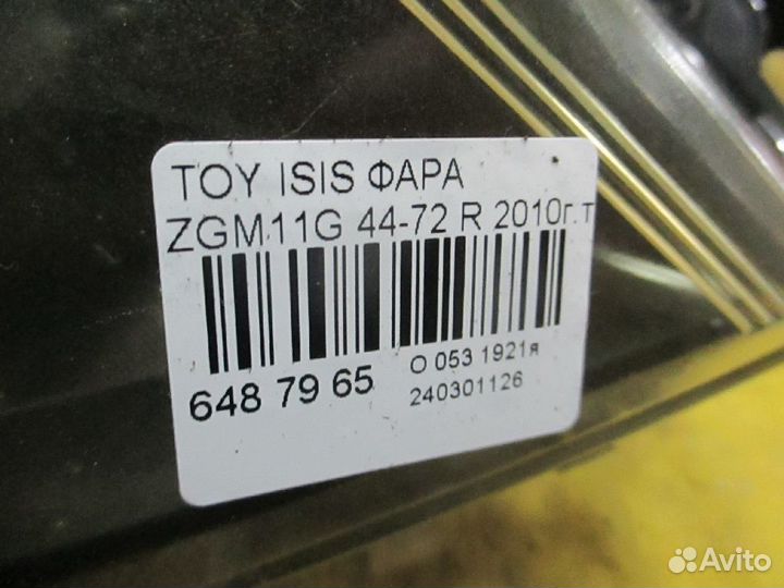 Фара правая Toyota Isis ZGM11G