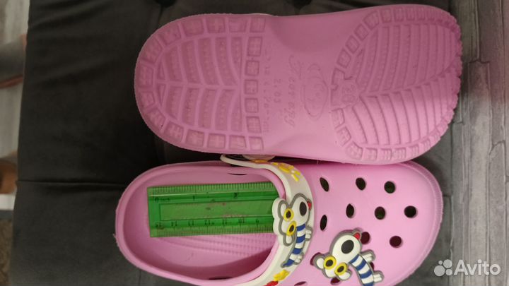 Сланцы в бассейн девочке