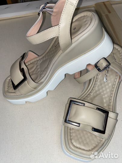 Босоножки женские Reversal 36