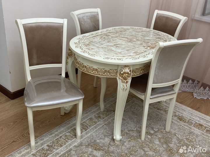 Столы и стулья———