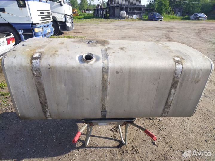 Топливный бак алюминиевый бу на skania 700л