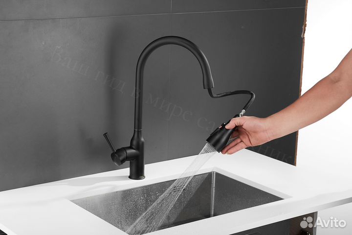 Смеситель для кухни черный с лейкой